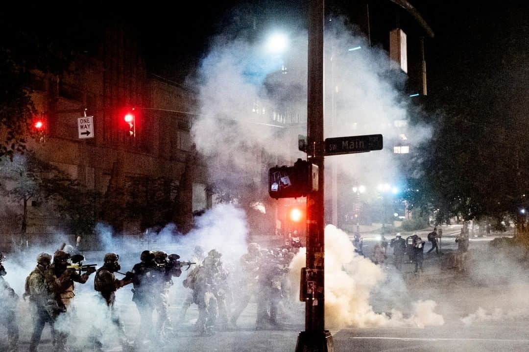 TIME Magazineさんのインスタグラム写真 - (TIME MagazineInstagram)「Portland, Ore., has been the site of demonstrations following the May 25 police killing of George Floyd in Minneapolis. The situation intensified after federal officers were deployed to crack down on protesters earlier this month, resulting in violent clashes in recent days. While President Trump has accused the protesters of being "anarchists" who "hate our country," state and local officials largely characterize them as being mostly peaceful and exercising their legal right to protest issues including police brutality and racial injustice. Trump has vowed to send federal troops to more U.S. cities. Read more at the link in bio. In this July 20 photograph: federal agents use crowd-control munitions to disperse Black Lives Matter protesters near the Mark O. Hatfield United States Courthouse. Officers used teargas and projectiles to move the crowd after some protesters tore down a fence fronting the courthouse. Photograph by Noah Berger (@noah3929)—@apnews」7月22日 12時22分 - time