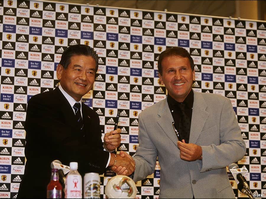 日本サッカー協会さんのインスタグラム写真 - (日本サッカー協会Instagram)「【#OnThisDay】2002.7.22🔙 ・ 18年前の今日、トルシエ監督の後任として、#ジーコ が日本代表監督に就任しました。2006FIFAワールドカップ ドイツ終了まで72試合を率いました。 ・ ジーコ監督時代、みなさんの思い出に残る選手・試合はなんですか❓ ・ #jfa #daihyo #SAMURAIBLUE」7月22日 12時27分 - japanfootballassociation