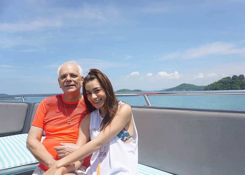 のインスタグラム：「Happy Birthday Papa my first love my forever hero my universe my angel 🤍  Words just cannot describe how much I miss you and love you.. All I want is for you to be happy and in peace, I just really hope you're dancing on the clouds up there pappy.. :)☁️🤍 22.07.2020 Love you with all my heart 🤍 @drhans888」