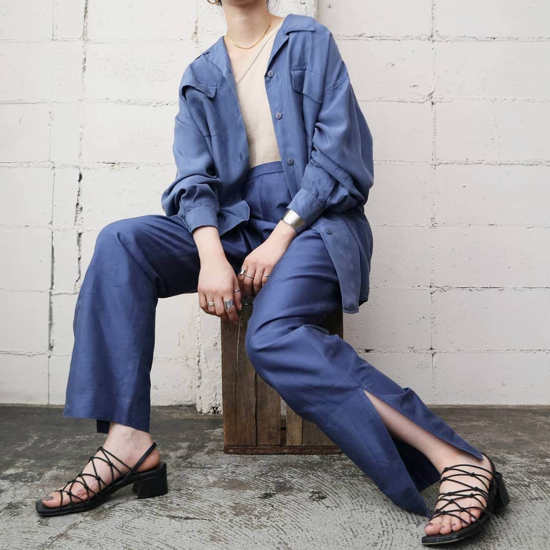 吉祥寺 古着屋 Orfeoのインスタグラム：「2020/7/22  #orfeo #kichijoji #tokyo #vintage #used #fashion #coordinate #outfit  新型コロナウィルス感染拡大防止策を徹底した上で営業をしております。 マスクの着用、入店時にアルコールでの消毒をお願いいたします。  お問い合わせはインスタグラムのプロフィール掲載のメールアドレスにお願いいたします。 コメント、DMでのお問い合わせは受け付けておりませんのでご了承ください。」