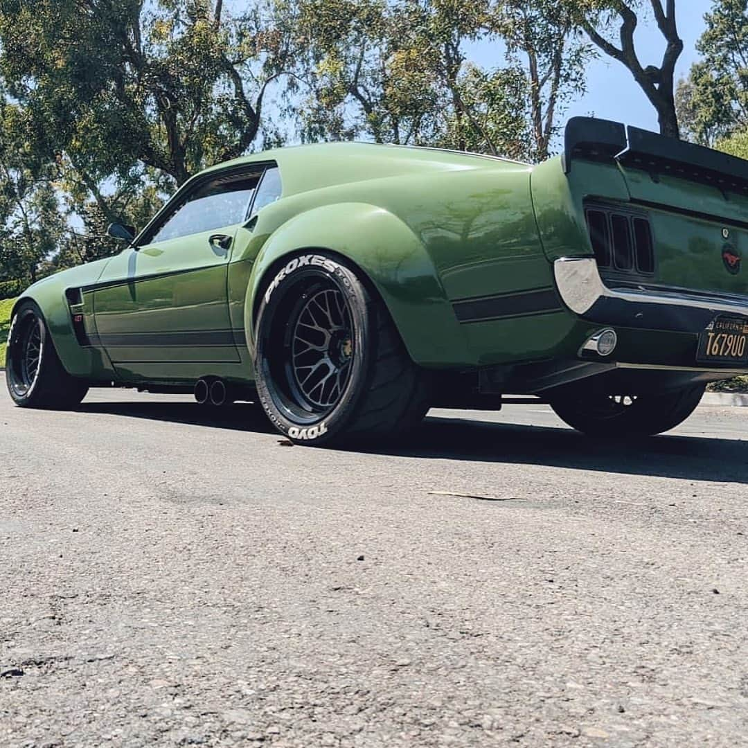 CARLiFESTYLEさんのインスタグラム写真 - (CARLiFESTYLEInstagram)「Love this Widebody BOSS 402 Mustang! Thoughts? Owner @macmaninfi #carlifestyle #boss402」7月22日 13時00分 - carlifestyle