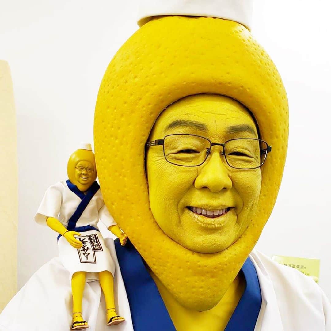 梅沢富美男さんのインスタグラム写真 - (梅沢富美男Instagram)「新しいレモンサワーのCMみてくれましたか？ こんな風に小さい居酒屋セットが作ってあるんですよ！ すごいでしょ。」7月22日 13時15分 - tomioumezawa