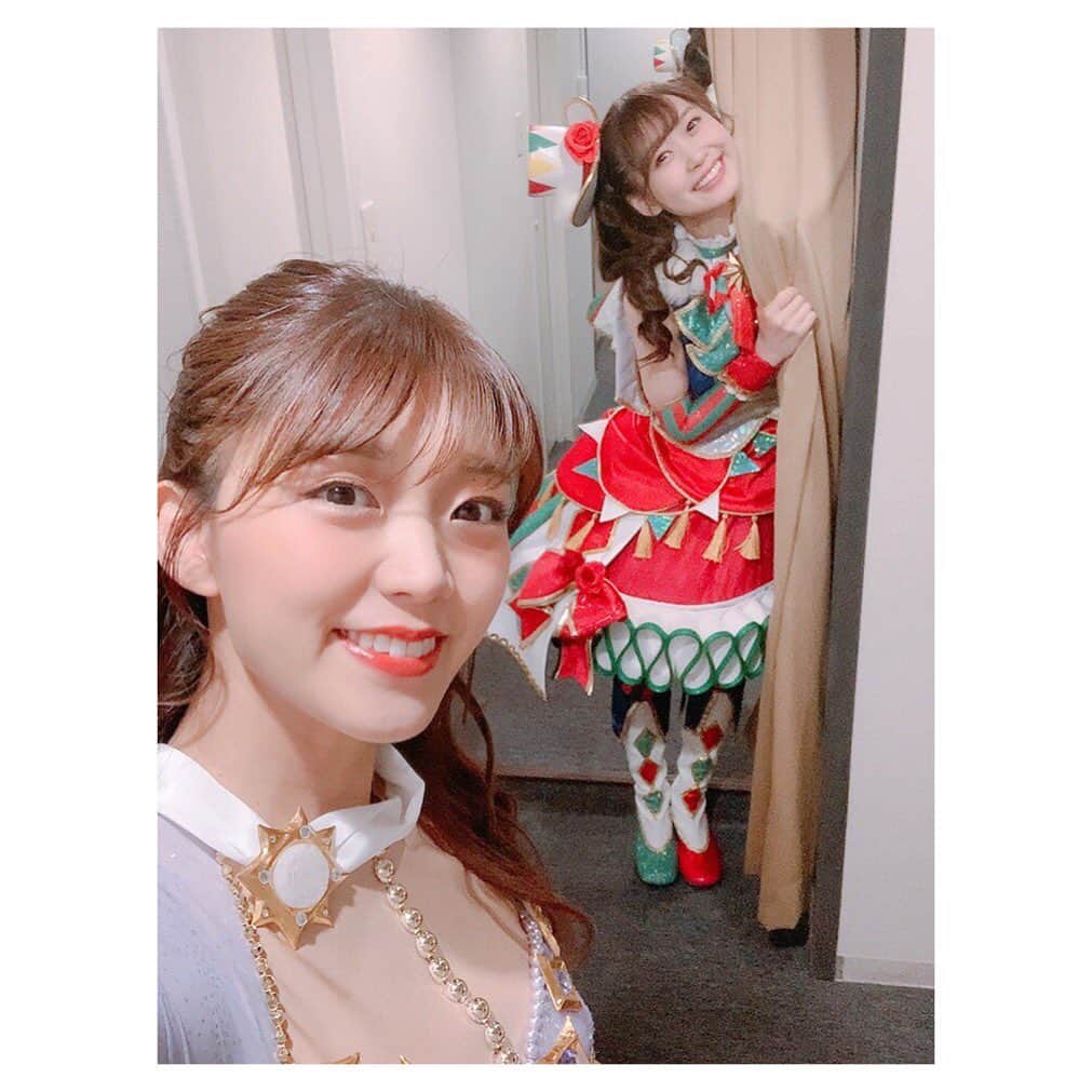 のインスタグラム：「・ プリチャンライブ配信ありがとうでした🌹🏰 ・ かわいいみもりん かわいいメルティック かわいいわたし ・ かわいいって言いすぎてまりあちゃんみた〜い🥺 ・ でも本当に可愛いと楽しいとキラキラが詰まった久々のライブでした！ ・ ライブだいすき❤️ ・ #prichan #みんな期待してるだろう黄色いのとの写真は　#撮りそびれました　#しかしそれが2人らしいので　#またいつか　#どこかで　#🍌🌹」
