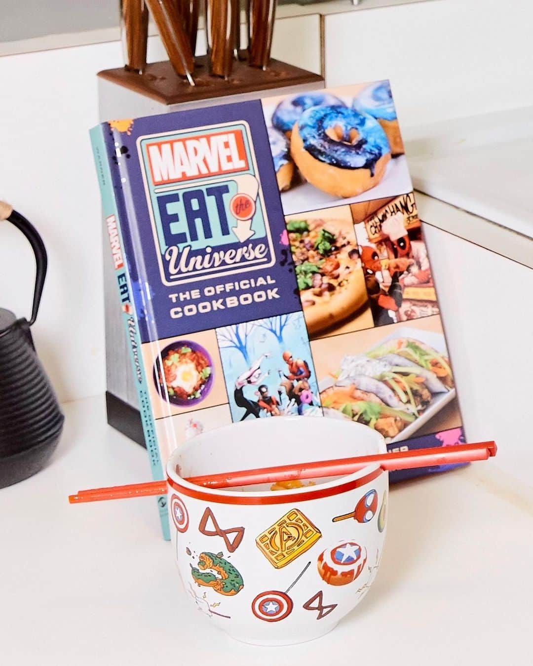 Marvel Entertainmentさんのインスタグラム写真 - (Marvel EntertainmentInstagram)「Fandom and food belong together. 🤤🍽 Bring the Marvel Universe into your kitchen with the brand-new Eat the Universe collection, exclusively at @BoxLunchGifts. #BLxEatTheUniverse」7月22日 13時52分 - marvel