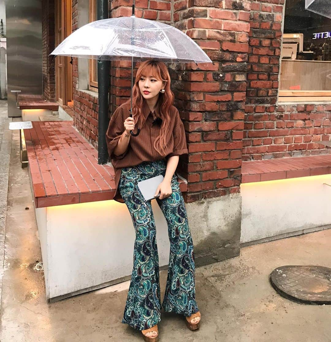 ナルシャのインスタグラム：「나름의운치☔️」