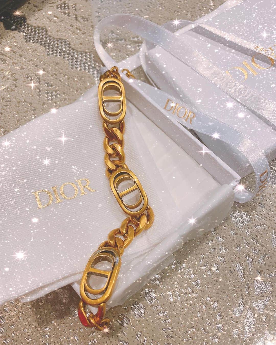 のインスタグラム：「DIOR🌙✨ _ __ _ __ #ディオール #ブレスレット #アクセサリー #ゴールドアクセサリー #アクセサリー好き #dior #bracelet #accessory #goldbracelet #goldaccessories #instalike #photooftheday #shopping」
