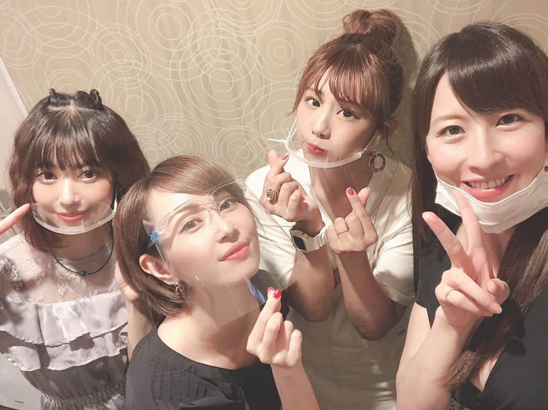のインスタグラム：「いとちゃんういちゃん！ 真夏の馬鹿合戦＆歌合戦！ありがとうございました！！伊藤さん、西原さん有難うございました☺️  2チーム対抗戦で私は、うい、まうさん、まりーなさんのグループでした‎(◍˃ ᵕ ˂◍)  もうね、最高メンバーすぎて、ファンの皆さんも盛り上がってくれて（コメントも）、腹筋痛す(笑) 企画面白すぎww ういちんが言ってた、笑いすぎて疲れるっていうのもわかったw 結果、負けたけどw - リモートでみてくれた皆様、 コメントもありがルンティ❗ ちゃんと読みました♥ - 歌合戦では、うい、まうさんとで〝ののしって〟を歌わせて頂きました🎶激しいヘドバンにマスクはめちゃくちゃヒーハーものでした(* ˃̵͈́∀˂̵͈̀ )ʊʊ - 次回リベンジするためにまた参戦したい❗できるようにがんばるぞ〜👊✨ ういちゃん、ありがとうᐡ⸝⸝> ̫ <⸝⸝ᐡ❁❁ ‪- - - - - - - - - - - - - - - - - ✄‬  #event #四ッ谷 #新宿 #youtube #sinjuku  #live #芸人 #talk #baraethi #バラエティ #mask #マスク #フェイスシールド  #歌#instagood  #instalike」