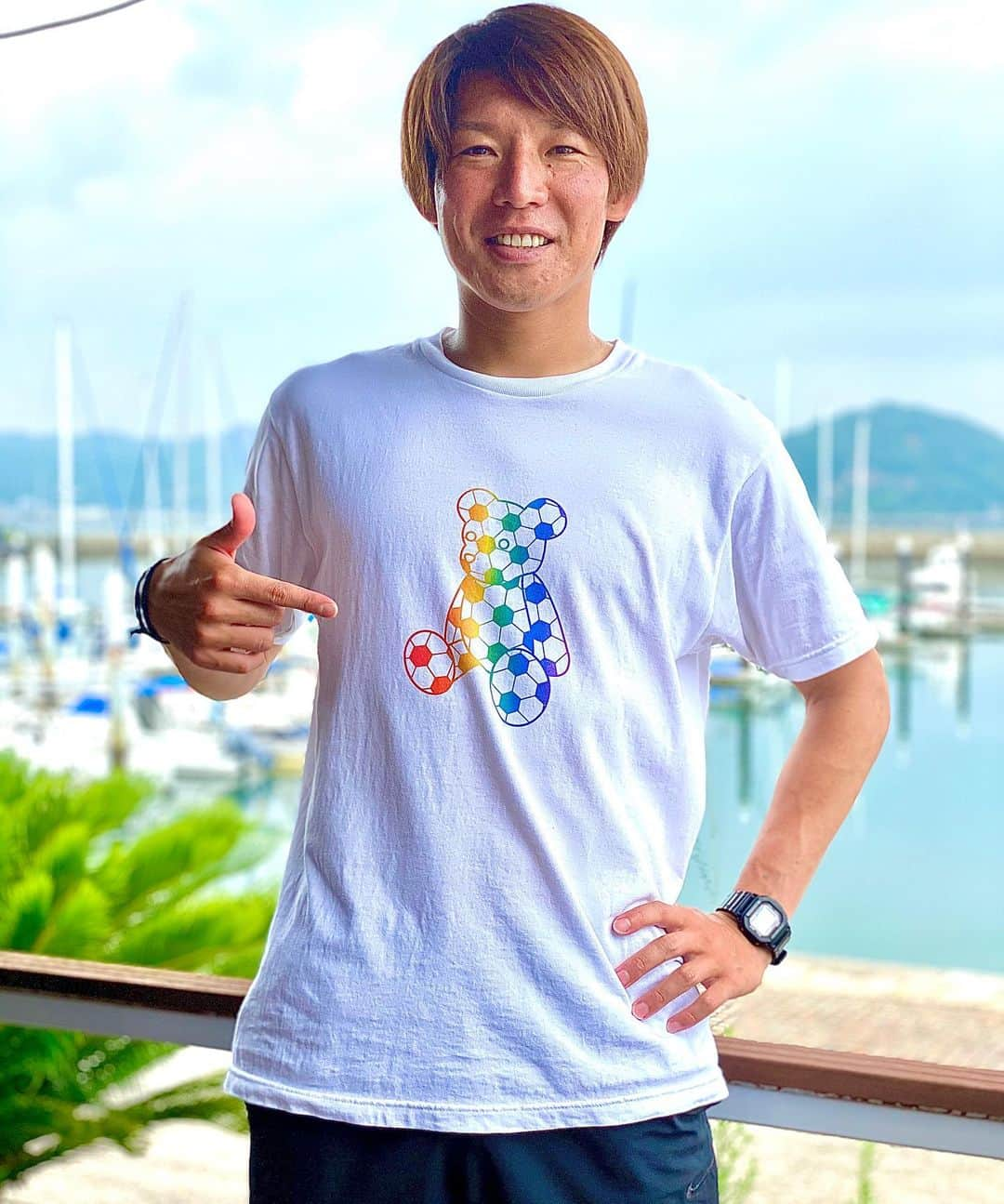 加藤弘堅さんのインスタグラム写真 - (加藤弘堅Instagram)「SNbear（さんべあ）さんTシャツ！ サッカーボール柄の熊のデザイン🧸⚽️ この時期Tシャツ1枚でラフにいたい自分にはありがたい(^^) 良かったらタグ付けしてるんで チェックしてみてください👌 ちなみに僕はLサイズ着てます🤔 @sn_bear  #SNbear #さんべあ #Tシャツ #ギラヴァンツ北九州 #加藤弘堅」7月22日 14時37分 - kokenkato17