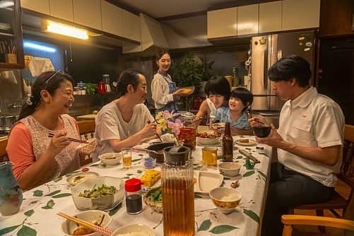 斎藤なりのインスタグラム：「祝🎉！！！ . 都役を演じました池田組『夏、至るころ』が アジア最大級の規模を誇る 上海国際映画祭のインターナショナルパノラマ部門 に正式に出品され、 チケットが即完であったとの発表がありました！ . 「夏、至るころ」を撮影した約一年前 あの時は、一年後、世の中がこの状況になるなんて思いもしていませんでした。でも、多くの心から尊敬する職人によって真摯に作り上げられた光は、一年後の今、こうやってここに届くんだなと感じました。 . 本当に嬉しい...！！！ . そして最後に、 上海国際映画祭 プログラム・アドバイザーである 徐昊辰 様より コメントいただきましたので添付させていただきます。 . 「夏、至るころ」はデビュー作とは思えないほど、少年たちの感情が繊細に描かれている。そして彼らの自由に生きる姿は、このコロナ禍のなか、改めていろいろと考えさせられる。美しい日本の原風景の中で、太鼓を打つときの笑顔、プールの青い光、青春の汗、涼しい風……見事な夏映画が誕生！ 中国でもぜひ公開してほしい！ . #夏至るころ」