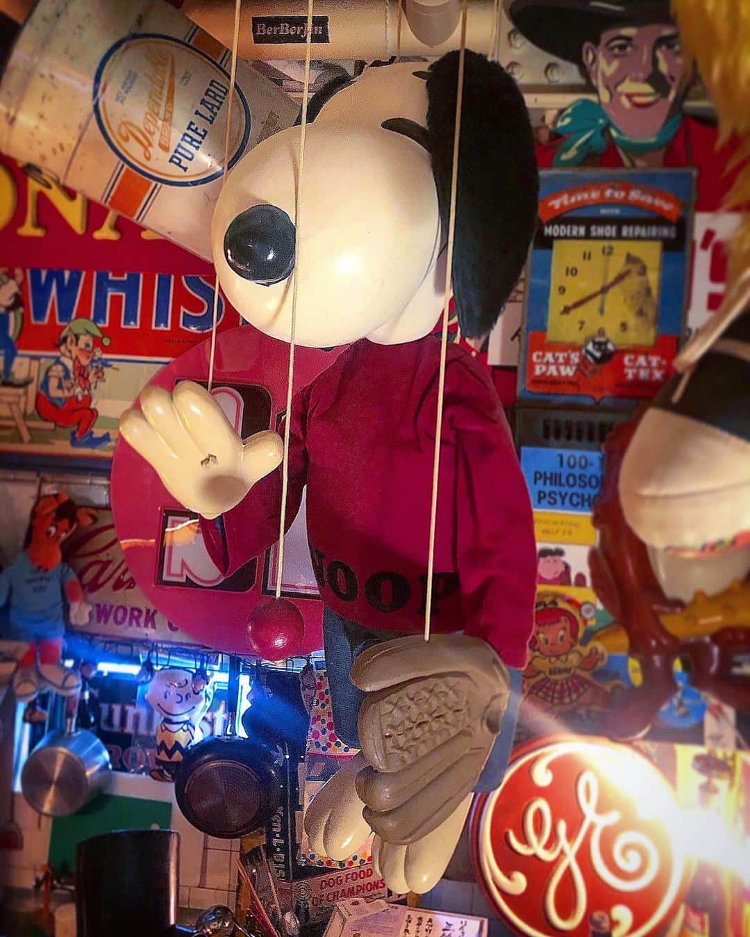 大川知英さんのインスタグラム写真 - (大川知英Instagram)「79's PEANUTS Pelham Snoopy marionettes&Puppets Store Display  pelhumのデカスヌーピー⚾️激カワ😍 天井からぶら下がりキャッチボールの 相手を探してしている👀upi-🤡❗️ #peanuts#pelhum#marionettes  #Puppets#storedisplay #79s #vintage#snoopy#デカスヌーピー #激カワ#天井からぶら下がり #野球物好き#ついにtakatsubase降臨 #キャッチボール相手を探してる #デカ物好き#amecajiboys #takatsubase#アメトイ部#captain」7月22日 14時47分 - zupposi_swamp