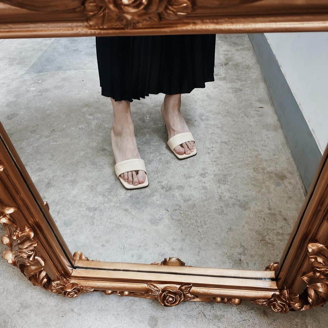 mixmatchisthekeyのインスタグラム：「my summer shoes」
