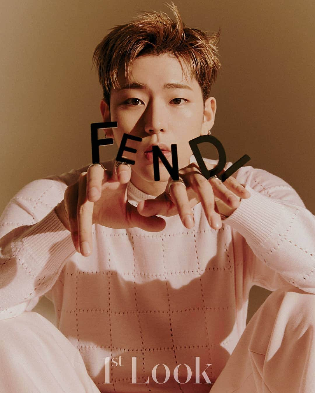 ジコのインスタグラム：「[ZICO]🧠👨‍🎨 @1stlookofficial @fendi」