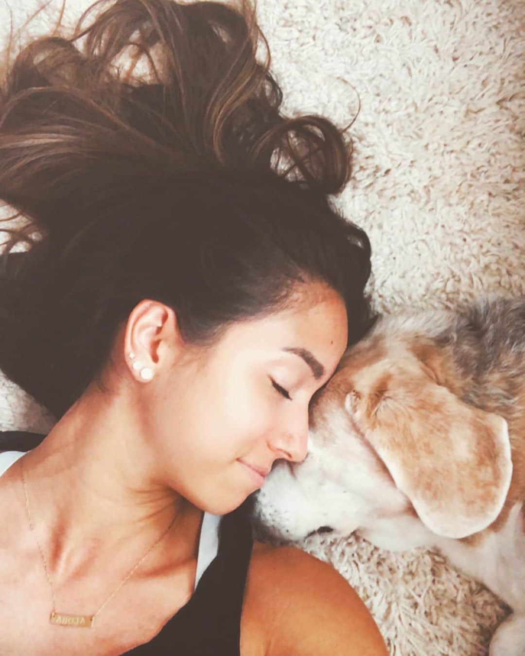 マヤ アリーナのインスタグラム：「“The world would be a nicer place if everyone had the ability to love as unconditionally as a dog.” - M.K. Clinton」