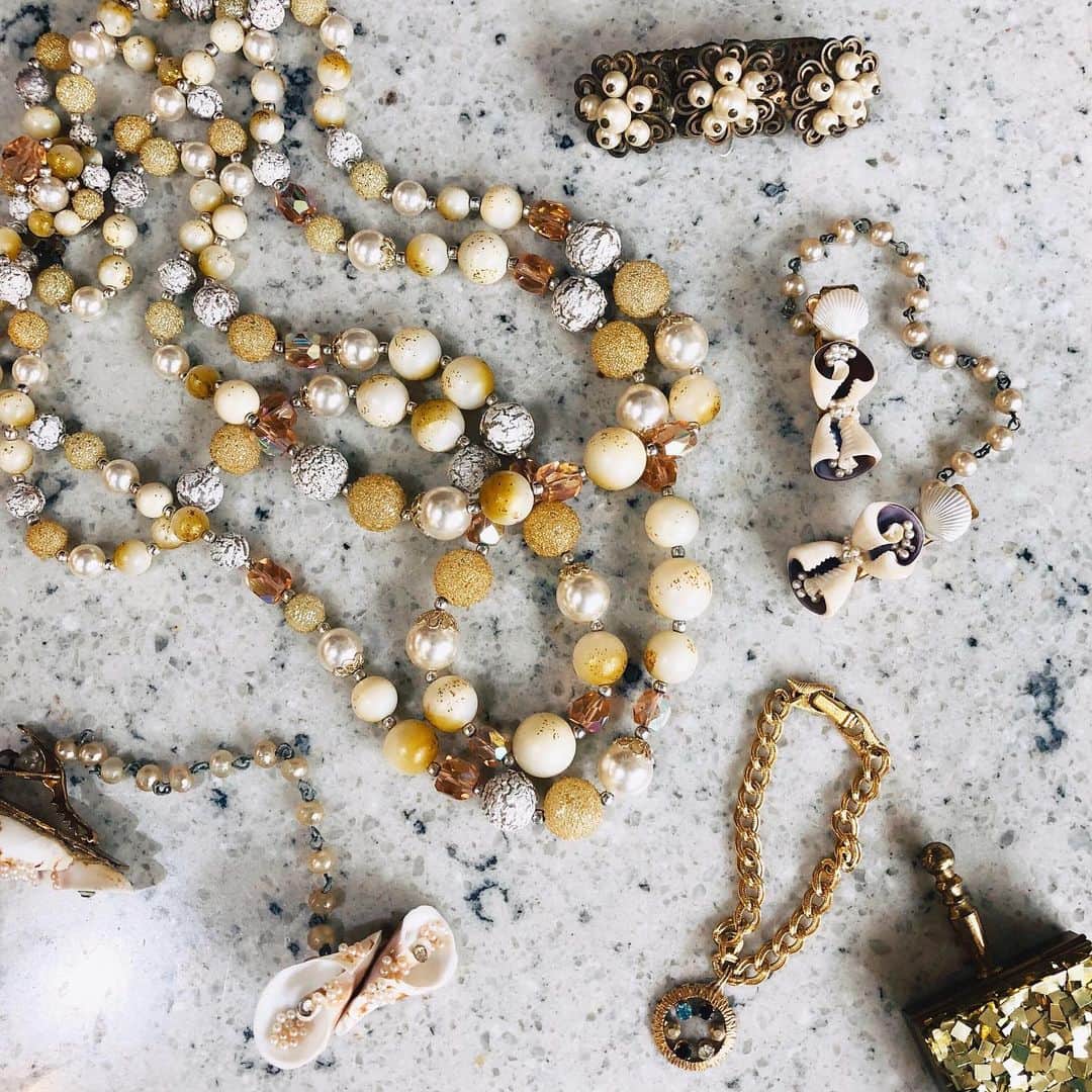 NUTTY Vintage&Collectibleのインスタグラム：「🌈NUTTY 2020 SUMMER SALE🌈  vintage jewelryは対象外無しの10%OFF💎 中々手の出にくいシーズンもののjewelryもお得にお買い求めいただけます！ ONLINE STORE掲載のアイテムも対象ですので、 是非ご利用くださいませ🐚🐚  🛒〜〜〜〜〜〜〜〜〜〜〜 SUMMER SALE LINE UP 〜〜〜〜〜〜〜〜〜〜〜〜🛒 🎟30%~50% OFF TICKET SALE 💎VINTAGE JEWELRY : EVERYTHING 10%OFF 🛀EVERYTHING ¥1000 BATHTUB 📮ONLINE STORE SHPPING FREE 〜〜〜〜〜〜〜〜〜〜〜〜〜」