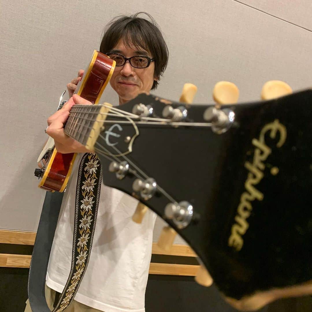 のインスタグラム：「配信ライブ頑張るぞー 楽しむぞー よろしくお願いします！！  真心ブラザーズ 初の生配信ライブ！ 「Cheer up！001」  ▪️配信日時：7月25日（土）17:00～ ▪️視聴料（税込）：視聴券￥3,000 ／ オマケ付視聴券￥3,500(当日のライブ写真10点をデジタルフォトにてプレゼント！)」