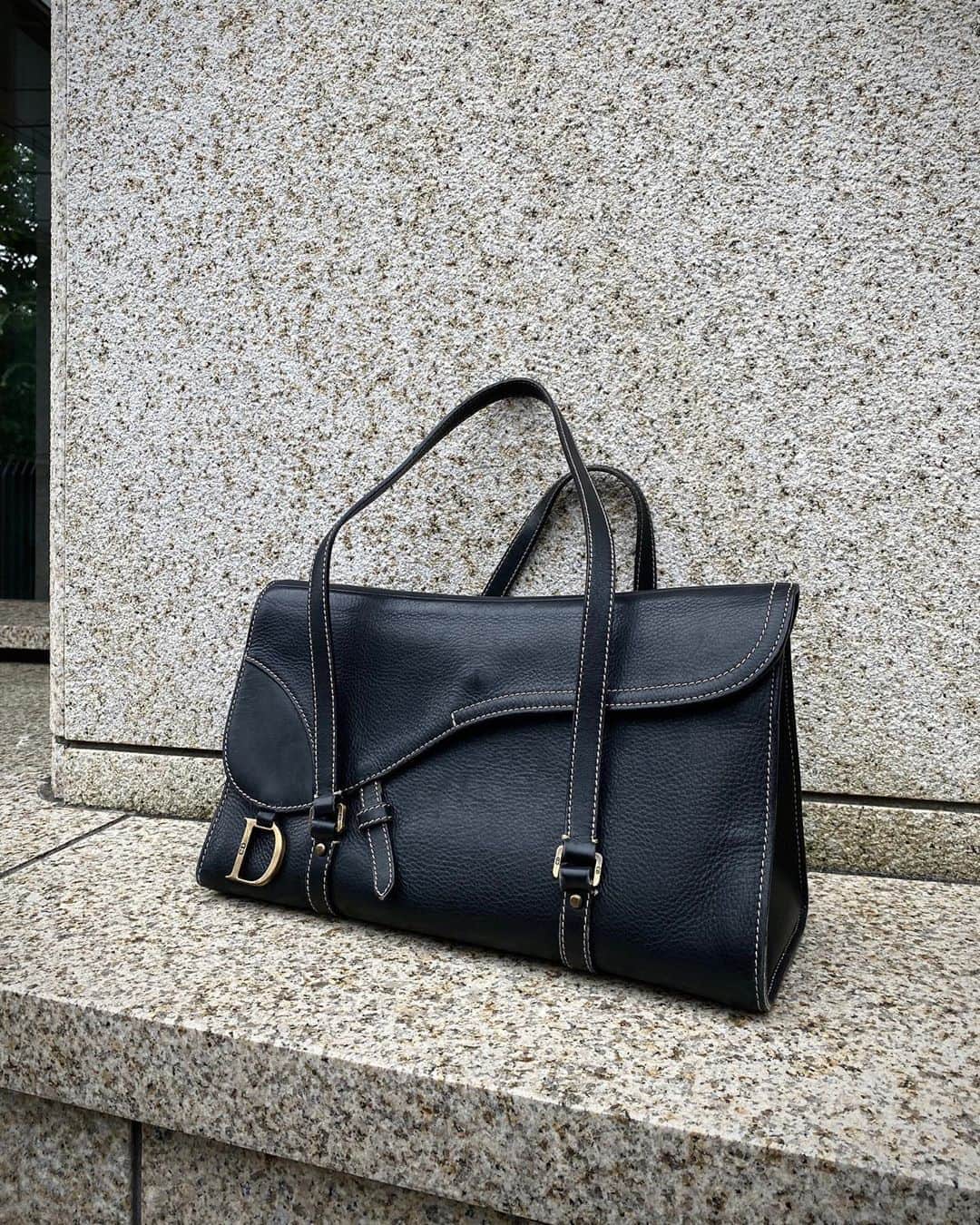 Ｈedyさんのインスタグラム写真 - (ＨedyInstagram)「【WEB掲載商品】﻿ Dior D charm stitch leather handbag﻿ ﻿ @hedy_daikanyama ﻿ @hedy_worldwide ﻿ #vintage #vintageshop #hedy #hedy_japan #エディ #daikanyama #bag #fashion #accessory #dior」7月22日 15時14分 - hedy_vintage