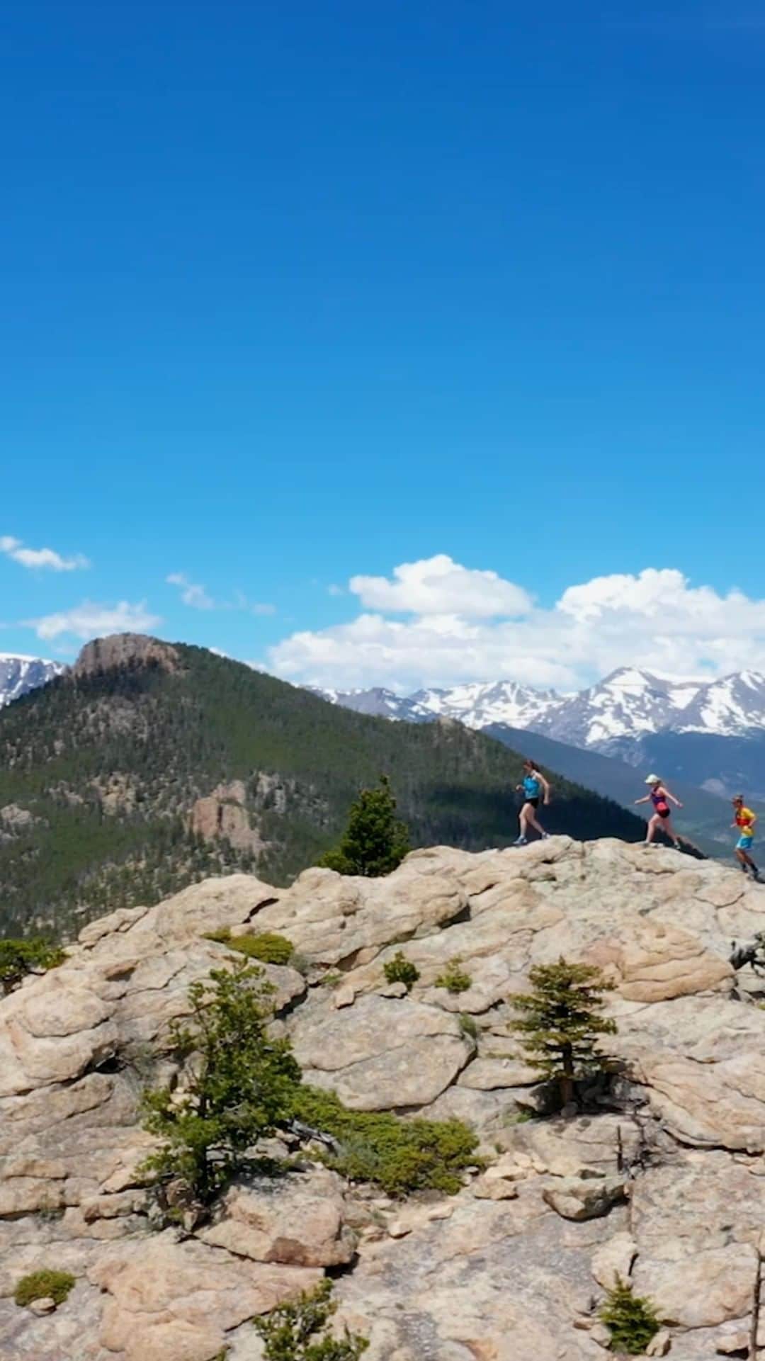 ペイジー・クラッセンのインスタグラム：「Estes Park has been my home for as long as I can remember. This town shaped me into the person I am today and granted me priveliges such as access to climbing, great coaches, a childhood spent playing outside, and a sense of belonging.  This past spring, @arjandekock and I had the opportunity to team up with @inkwell.media to produce a video for @visitestespark highlighting the recreation opportunities in Estes Park for athletes of all levels. Estes Park is a place to discover a love for climbing or running, while at the same time providing a training ground for athletes pushing their limits.  Backyard adventures are where it's at right now. If you live in the Front Range, Estes Park is an oasis to get up high above treeline, chase after friends, and take big whips in the thin mountain air.  Thanks to @courtneydauwalter and @carolinegleich for sharing the psyche to play outside. I learned how to wear a hydration pack without the chest bottles flapping around, and that combining multiple sports into one mission is a sure fire way to have an epic day. Thanks ladies!!  @VisitEstesPark #AthleteInResidence」