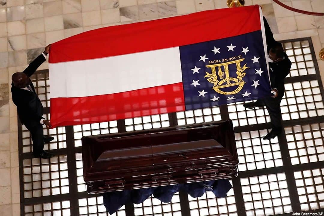 ABC Newsさんのインスタグラム写真 - (ABC NewsInstagram)「The casket of The Rev. C.T. Vivian is draped in the Georgia state flag as civil rights icon lies in state at the Georgia Capitol. Vivian died on Friday at 95. #ctvivian #civilrights #memorial #georgia」7月23日 2時28分 - abcnews