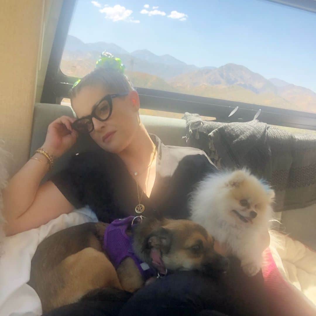 ケリー・オズボーンのインスタグラム：「This weekend I went on a road trip a very small group of friends to Las Vegas. (don’t worry we were all tested prior) With my dad being sick I can’t afford to take risks.  Going on a trip like this now takes so much planning and  consideration.  We have to think about things We never had to think about before. That’s  why @outdoorsy is so perfect!!! To be able to travel and feel safe was such a gift. This weekend not only put the wind back in my sails but now all I want to do is take road trips so I can explore more of this beautiful country!!!! #travelpartner」