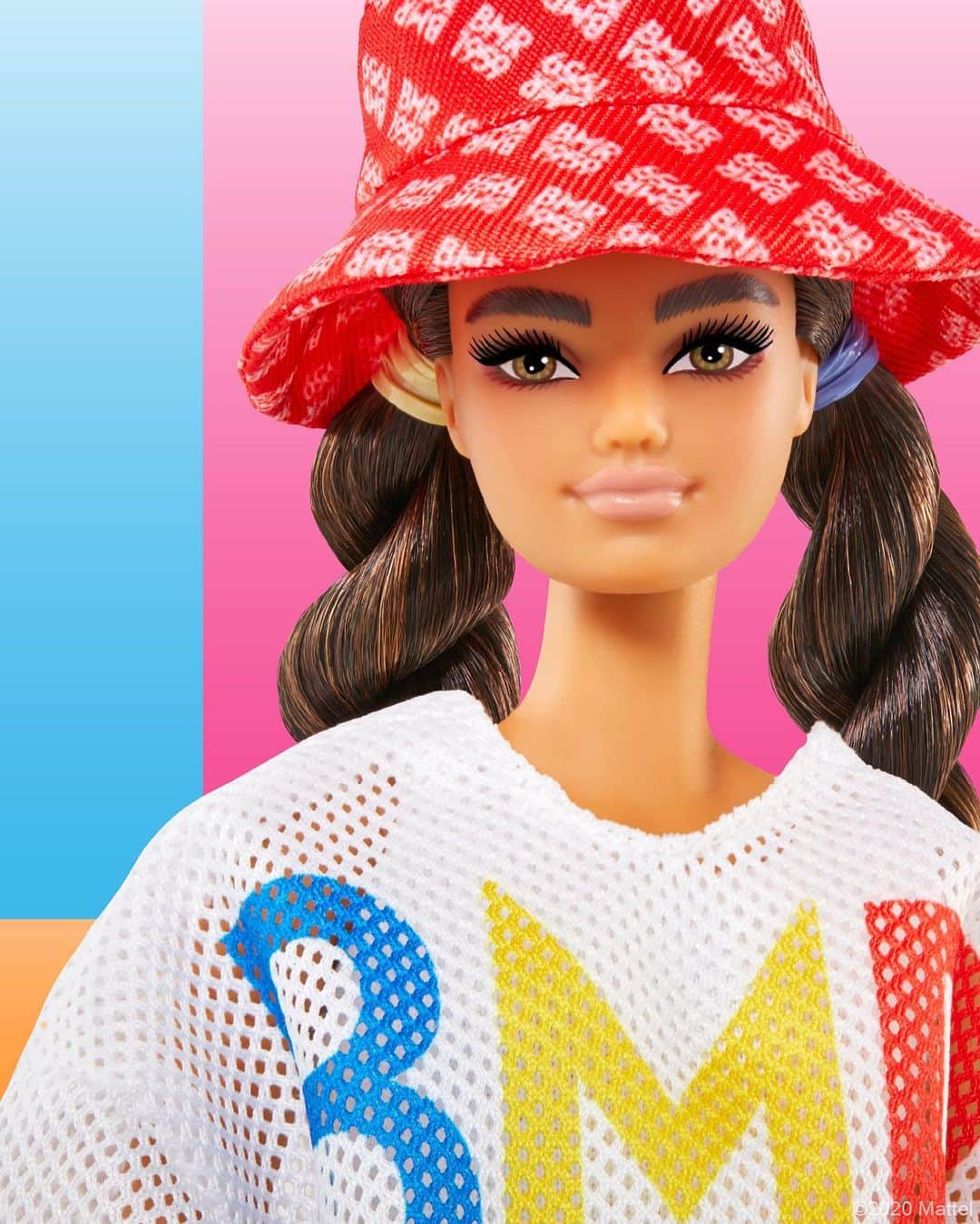 バービーさんのインスタグラム写真 - (バービーInstagram)「Fashion is always a statement. Celebrate #Barbie’s fashion heritage with the second installment in the #BMR1959 line, drawing inspiration from today’s hottest streetwear trends.」7月23日 0時59分 - barbie