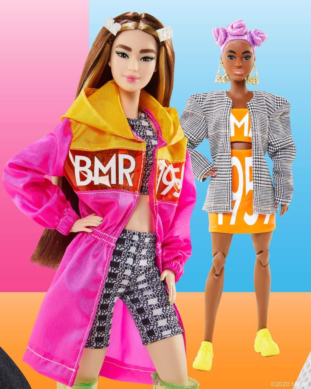 バービーさんのインスタグラム写真 - (バービーInstagram)「Fashion is always a statement. Celebrate #Barbie’s fashion heritage with the second installment in the #BMR1959 line, drawing inspiration from today’s hottest streetwear trends.」7月23日 0時59分 - barbie