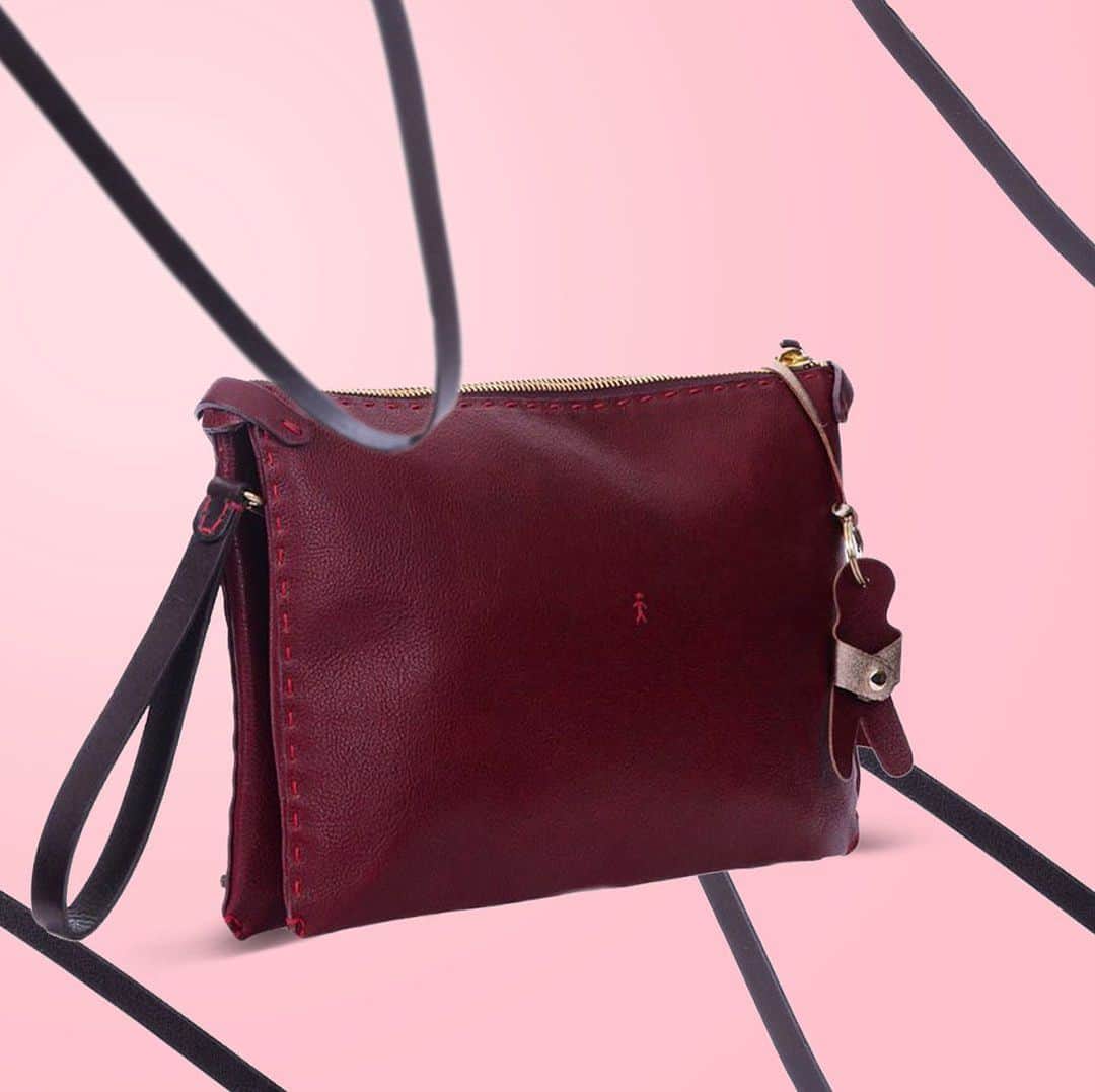 エンリーベグリンのインスタグラム：「Inspired by the beauty of the italian territory with this #HenryBeguelin Sara M Messico in a beautiful Chianti color. #HBSS20」