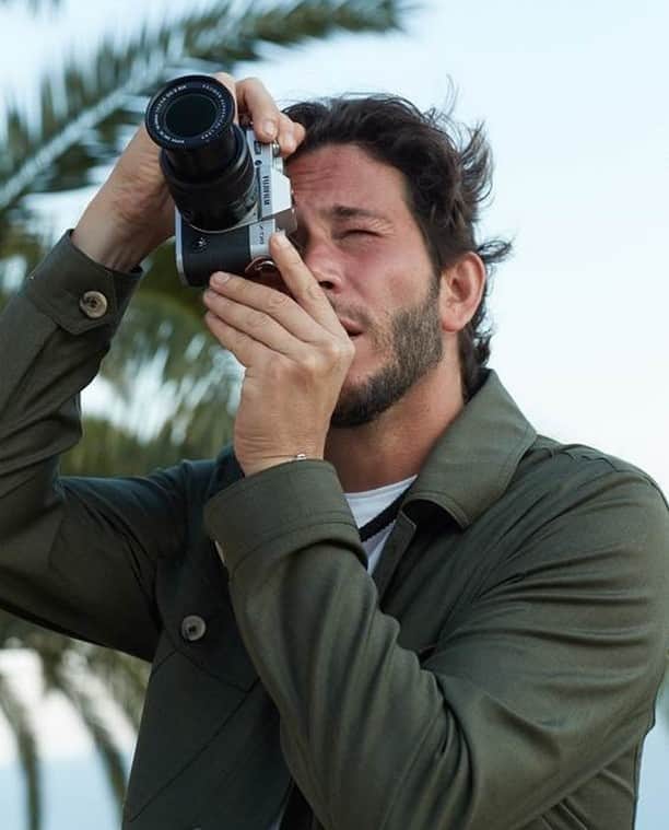 カナーリのインスタグラム：「Time to capture some #SummerMemories. Alberto Nespoli wears a #CanaliSS20 look. #Canali1934 #menswear #mensfashion #style #MadeInItaly」