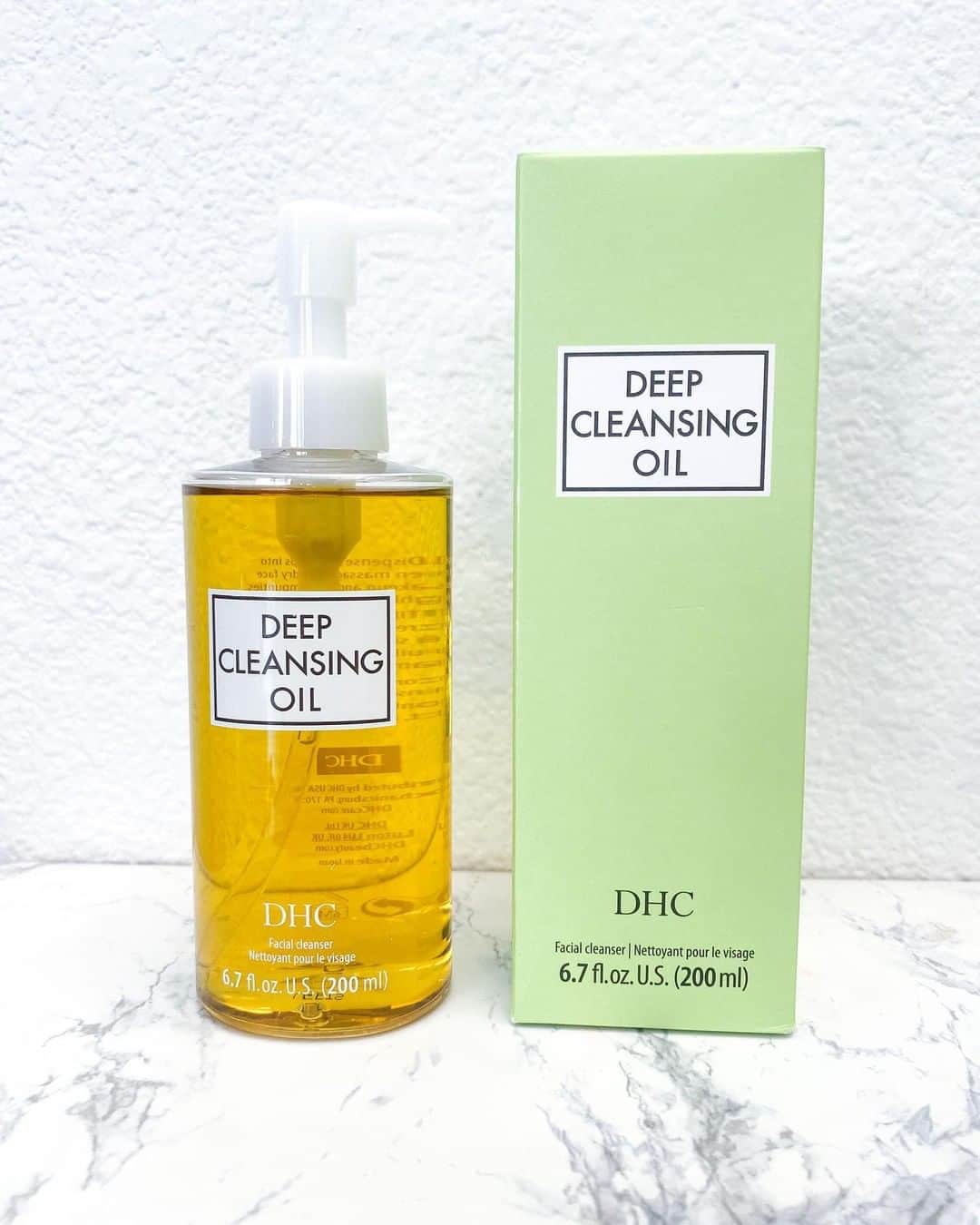 DHC Skincareさんのインスタグラム写真 - (DHC SkincareInstagram)「"Honestly, where has DHC Skincare been all of my life?⁣ ⁣ I used to wash my face 3 to 4 times in an attempt to remove stubborn eye makeup, only to be left with eyeliner smudges & dry skin 🙅🏻‍♀️ Now I take the double cleansing approach using DHC cleansing oil followed by a gentle cleanser⁣ ⁣ The oil helps to remove makeup easily while leaving my skin nourished & clean 😊  Worth every penny 💕"⁣ ⁣ - @krisosophy⁣ ⁣ #DHCisJBeauty #DoubleCleanse #Skincare #Selfcare #Selflove #MakeupRemover #AsianSkincare #JBeauty #SkincareRoutine」7月23日 1時18分 - dhcskincare