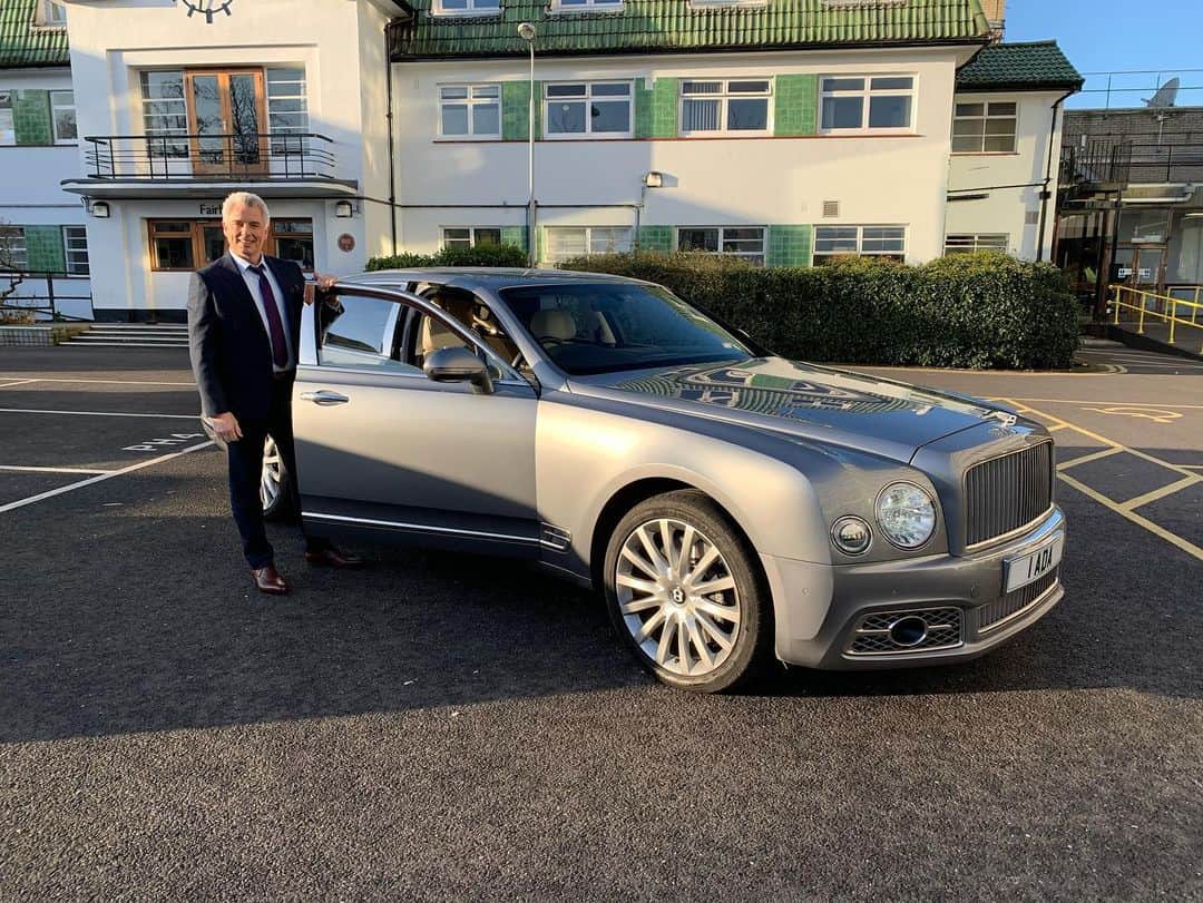 ジョン・バロウマンさんのインスタグラム写真 - (ジョン・バロウマンInstagram)「He arrives in style to ...