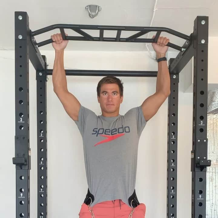 ネイサン・エイドリアンのインスタグラム：「Everyone knows that if you don’t post your workout on Instagram it doesn’t count. Cheers to the most unfun (but important) version of pull-ups ever!」