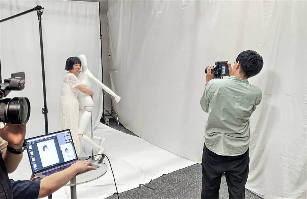 日本テレビ「ヒルナンデス！」さんのインスタグラム写真 - (日本テレビ「ヒルナンデス！」Instagram)「7月29日（水）は、新企画「阿佐ヶ谷姉妹、表紙を飾る。」阿佐ヶ谷姉妹の2人が人気ファッション誌「Ray」のモデルを初体験。プロ達の手で奇跡の1枚が！29日の生放送で完成した表紙を大公開します。  撮影シーンのダイジェスト動画は【YouTube 日テレ公式チャンネル】で絶賛公開中。(c)日本テレビ  #ヒルナンデス #阿佐ヶ谷姉妹 #渡辺江里子 #木村美穂 #鈴木愛理 #Ray #奇跡の1枚が表紙に」7月23日 1時29分 - hirunandesu_ntv_official