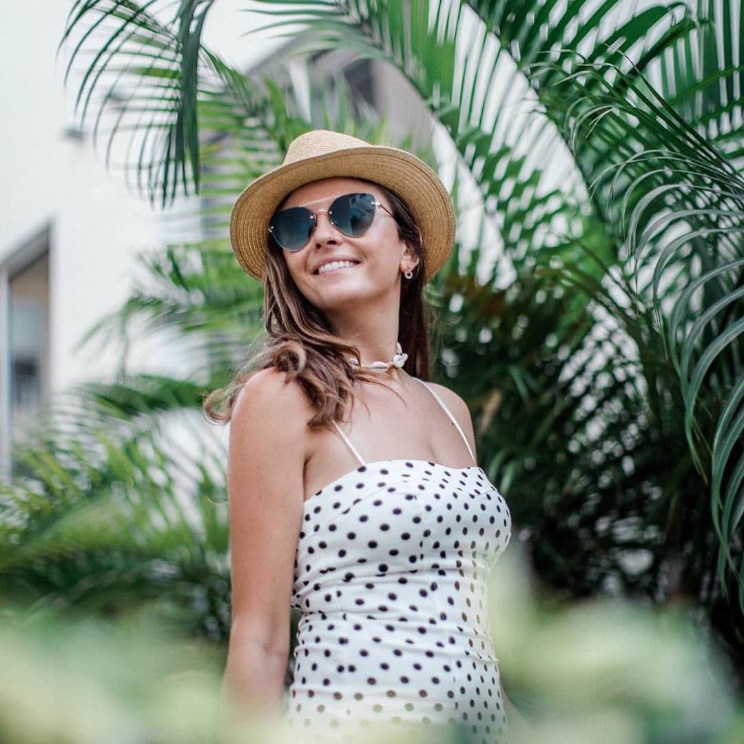 トムズシューズのインスタグラム：「Summer in the Solana Sunglasses 😎 // #regram: @tinesays」