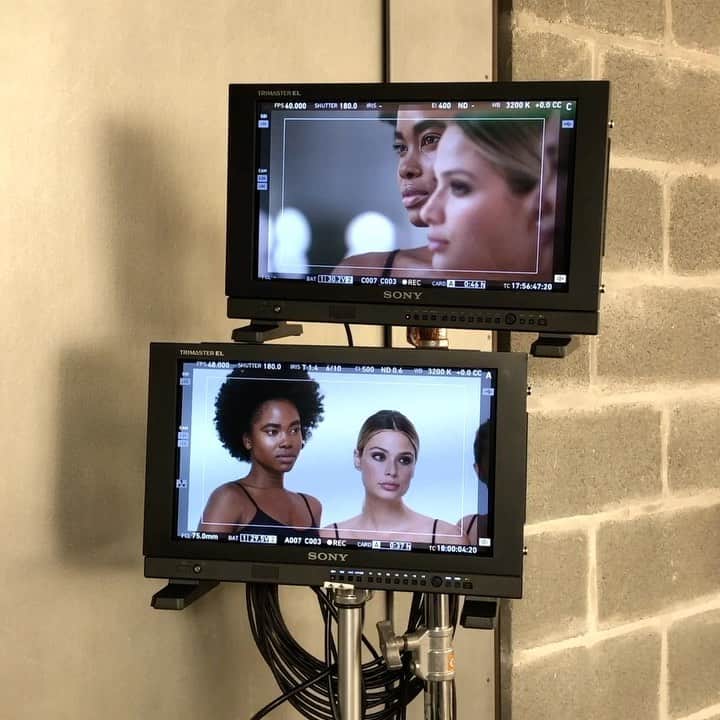 ボビー・ブラウンのインスタグラム：「Missing studio life. #bts  @masterclass @mollyerogel @jiggysmama @18labelstudios ( one more tag to come) @castingcoin @hannahmartinmakeup @susanacanario @hervecb @debswatson and the best production team in the biz.」