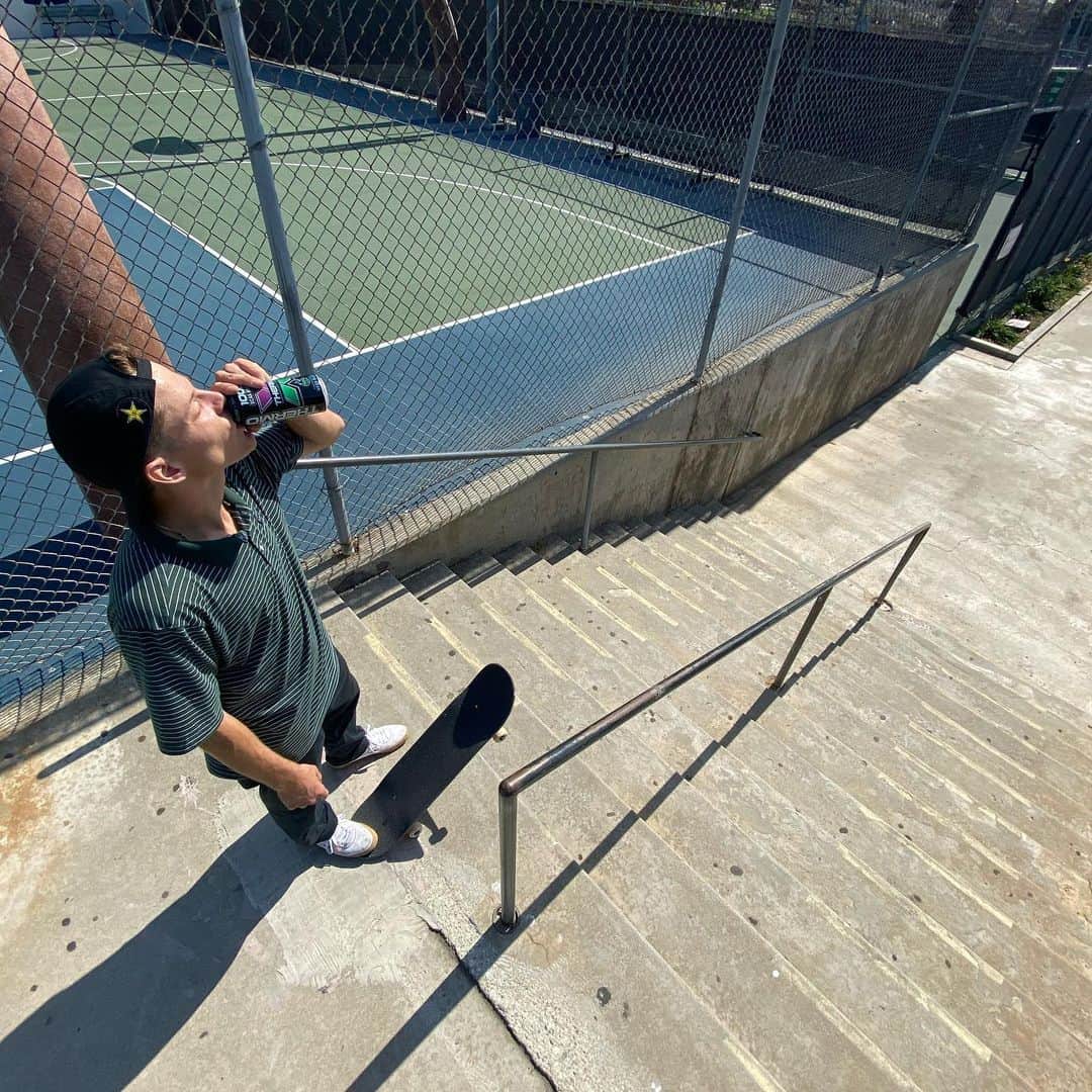ジェイク・イラーディのインスタグラム：「In the field 🎾  • • • @rockstarenergy  #rockstarenergy」