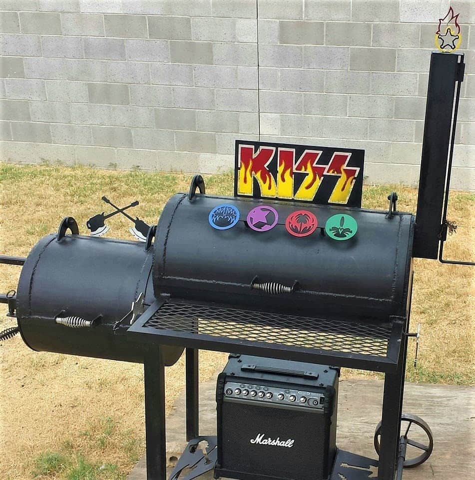 KISSさんのインスタグラム写真 - (KISSInstagram)「Grill Of Thunder And Rock & Roll! Thanks to Jerry Arambula for sharing his custom #KISS grill with us. Awesome! 🤟#KISSARMYROCKS!」7月23日 1時56分 - kissonline