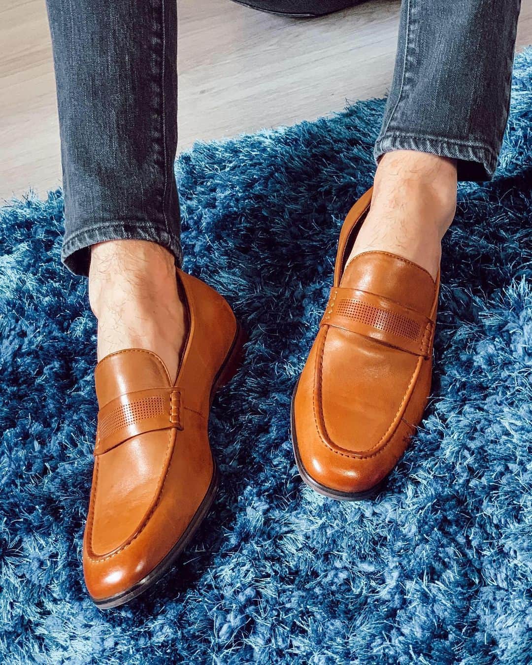 ALDO shoesさんのインスタグラム写真 - (ALDO shoesInstagram)「Sit back and relax... in style! @rubenkuri shows us exactly how it’s done in his Pearry loafers. #AldoMexico #AldoCrew」7月23日 2時06分 - aldo_shoes