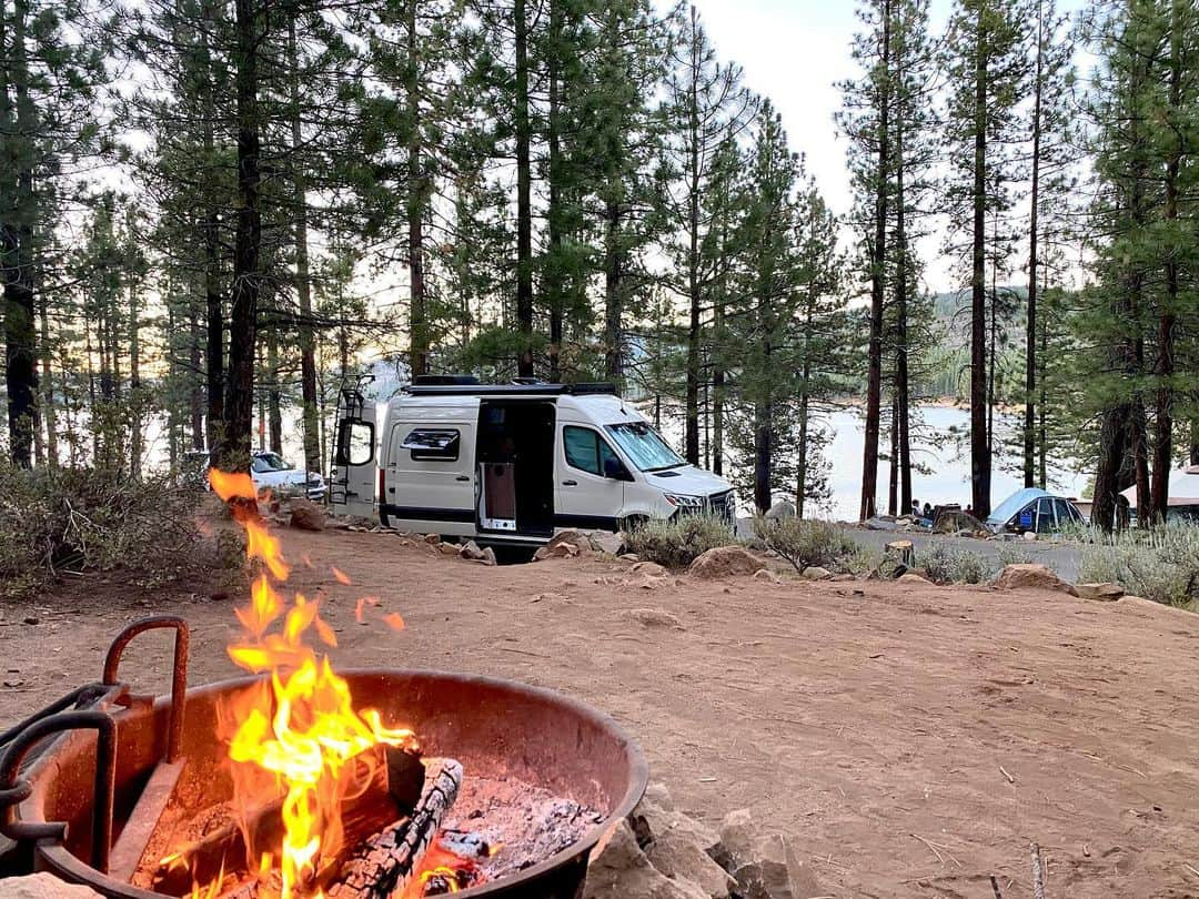 ジェイコブ・ダルトンさんのインスタグラム写真 - (ジェイコブ・ダルトンInstagram)「First time camping solo! Check out the new video live now 🤘🏼🔥  • Link in bio 🎥  #Van #SoloCamping #Revel #Revel4x4 #VanLife #Outdoors #Camping」7月23日 2時02分 - jake_dalton