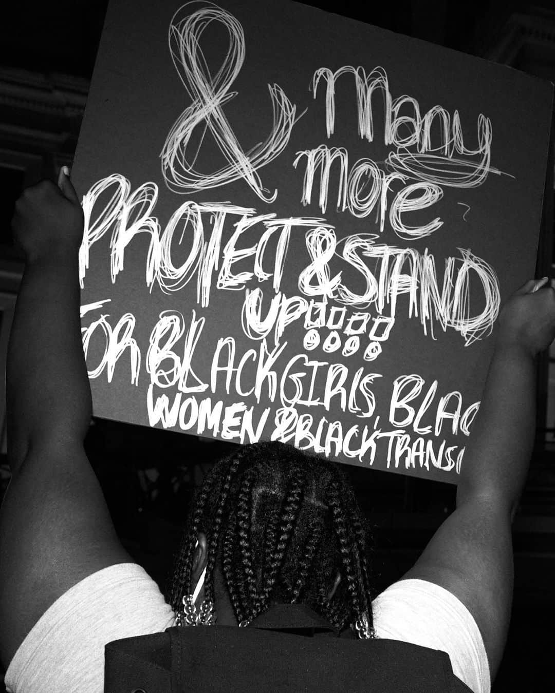 i-Dさんのインスタグラム写真 - (i-DInstagram)「"Black women have carried movements. Who is carrying us?"⁣⁣ ⁣⁣ On Sunday July 19th, @freedommarchnyc came together with a host of organisations for a Black Women's Vigil -- seen here photographed by @johnguerrerostudio.⁣⁣ ⁣ New Yorkers showed up for Oluwatoyin “Toyin” Salau, Breonna Taylor, Aiyana Jones, Sha-Asia Washington, Riah Milton and so many other Black women who have lost their lives. ⁣ ⁣ We must not give up the fight for them, and for all Black people murdered by the police.⁣ .⁣⁣ .⁣⁣ .⁣⁣ Photography @johnguerrerostudio⁣⁣」7月23日 2時12分 - i_d