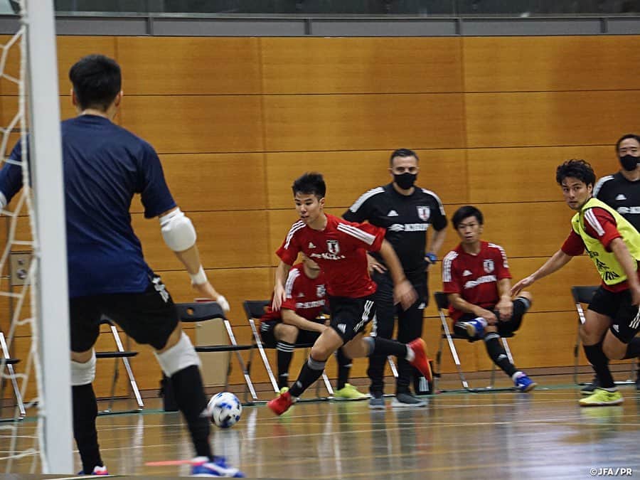 日本サッカー協会さんのインスタグラム写真 - (日本サッカー協会Instagram)「#フットサル日本代表 候補　AFCフットサル選手権に向けて鹿嶋で再始動 ・ フットサル日本代表候補が、11月に開催が予定されているAFCフットサル選手権2020に向けて再始動しました。日本代表の活動は、2月に札幌で開催した国際親善試合以来となります。 ・ 5カ月ぶりの始動ということで、プレー中やピッチ外で積極的にコミュニケーションを取りながら互いにチームの約束事を確認する姿が見られました。 ・ AFCフットサル選手権2020までの期間は限られていますが、FIFAフットサルワールドカップ出場権獲得に向けて最終日まで充実したトレーニングとなるようチーム全員で一歩ずつ前へ進んでいきます。  #jfa #futsal #daihyo」7月22日 17時27分 - japanfootballassociation