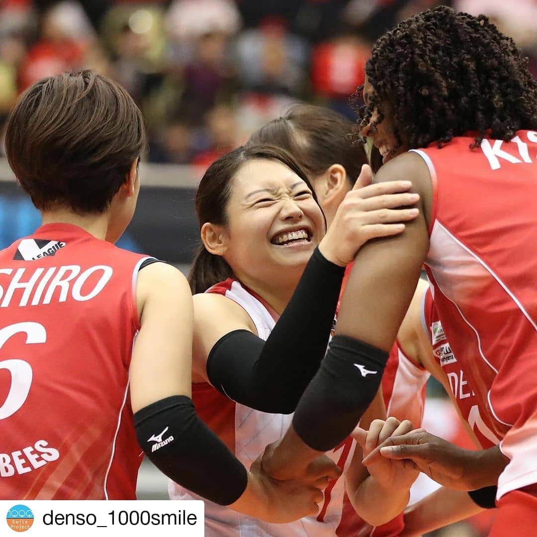 井上琴絵のインスタグラム：「🐝 . 『DENSO 1000のSmileプロジェクト』 . エアリービーズのメンバーも、 少しずつアップされてるので 是非見てみてください😊💓 . . #DENSO#DENSOairybees #デンソーエアリービーズ #SmileProject#SMILE#☺ . . . #Repost @denso_1000smile • • • • • • デンソーエアリービーズ　井上琴絵さんです。  チームの1番年上のお姉さん！面倒見が良くて、いつもお世話になっています。 そんなコトエさんは1番年上なのに、1番若く見えると言っても過言ではないくらいの童顔です！カメラを向けると、いつも可愛らしい笑顔を向けてくれます！！ 先輩、これからもお世話になります！笑  撮影時期：20年2月  紹介者：鍋谷友理枝」