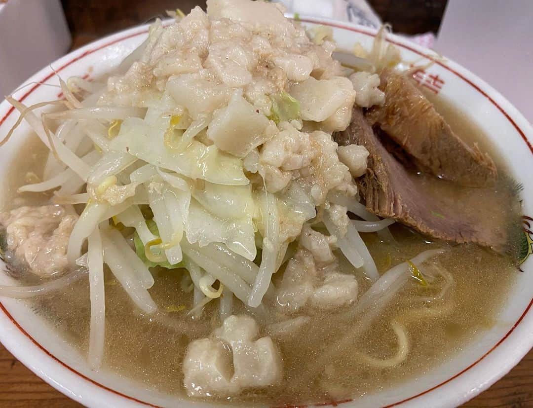 じろうさんのインスタグラム写真 - (じろうInstagram)「ラーメン二郎でニンニク入れてきました。 有吉の壁は今夜19時から。日本テレビです。青森はRAB。 見てね〜🍜」7月22日 17時36分 - sissonne_jiro