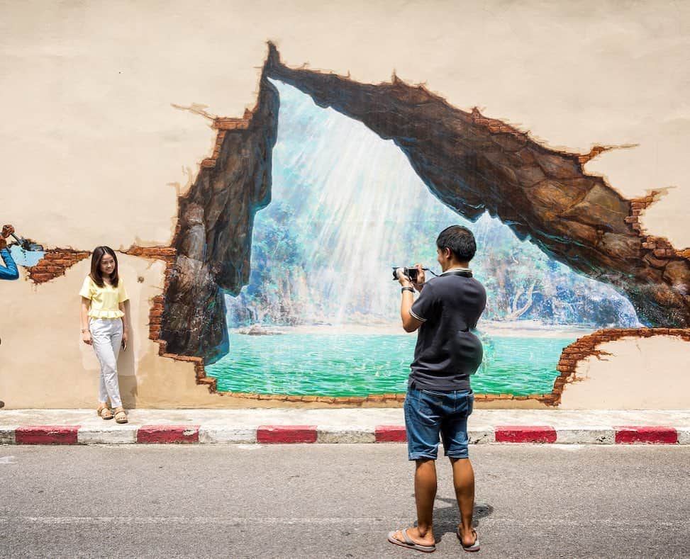 タイ国政府観光庁さんのインスタグラム写真 - (タイ国政府観光庁Instagram)「・﻿ ／⠀﻿ タイでどこ行く❓何する❓⠀﻿ 今週の注目スポットは...🇹🇭✨⠀﻿ ＼⠀﻿ ﻿ 🌟今月のテーマ：アンダマン海﻿ 📍トラン﻿ ﻿ 今週は、手付かずの自然が残るナチュラルリゾート、トランに注目👀✨⠀ ﻿ ﻿ アンダマン海の南北約120kmに渡って海岸線を接するトラン。県土の約2/3が国立公園に指定されており、無垢で豊かな自然の宝庫です🌿﻿ ﻿ 大きな特徴は、沿岸に広がる石灰岩の岩山と美しい珊瑚礁の島々🏝真っ白な砂浜のビーチ＆エメラルドグリーンの海が広がり、シュノーケリングやダイビングには絶好のスポット🤿✨﻿ ﻿ また、毎年2月14日のバレンタインデー頃には、パークメン・ビーチで「トラン水中結婚式」も行われています💒💍カラフルな魚たちに囲まれながら、一生の思い出を作れること間違いなしです💓﻿ ﻿ ＜アクセス＞﻿ パークメン船着場からスピードボートで約30分🚤﻿ ﻿ #タイ #トラン #タイビーチ #タイリゾート  #秘境 #リゾート #海外リゾート #こんなタイ知らなかった #もっと知りタイ #旅好きな人と繋がりたい #旅行好きな人と繋がりたい #海外旅行 #水中結婚式 #シュノーケリング🐠 #ダイビング好きな人と繋がりたい  #thailand #trang #pakmengbeach #thaibeach #thairesort #hiddengems #thailandhiddengems  #amazingthailand #thailandtravel #thailandtrip #thai #thaistagram #lovethailand」7月22日 17時43分 - amazingthailandjp