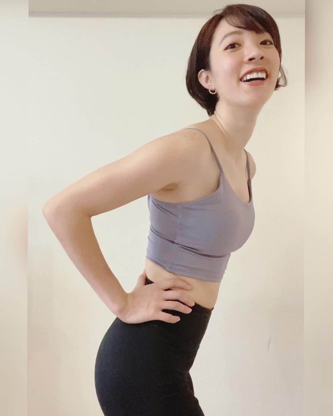 菅長愛子のインスタグラム：「🤸‍♂️🏃‍♀️🏋️‍♀️ こんにちは！ Phygicの菅長です。  今更なのですが、、  7月から、毎週水曜日21:00〜21:30 slimトレーニングLIVE配信の担当になりました🙇‍♀️🙇‍♀️   @slim_jp ←こちらのアカウントからLIVE配信が観られますので、皆さまも一緒にお身体を動かして頂ければと思います💪✨ slimアカウントもフォローしてくださいね！  頑張りましょう🌞🔥🔥  #LIVE配信 #ジム #トレーニング  #ダイエット #ボディメイク #筋トレ #自重トレ #自重トレーニング  #ワークアウト #姿勢改善 #ヒップアップ #シェイプアップ #腹筋女子 #O脚改善  #二の腕 #背中美人 #美尻 #gym#training#workout#personaltraining#diet#bodymake  #筋トレ垢さんと繋がりたい  #ダイエット垢さんと繋がりたい  #筋トレ女子  #筋トレ好きと繋がりたい #ダイエット仲間募集中  写真は告知用に頑張って撮りました🤣🙏」