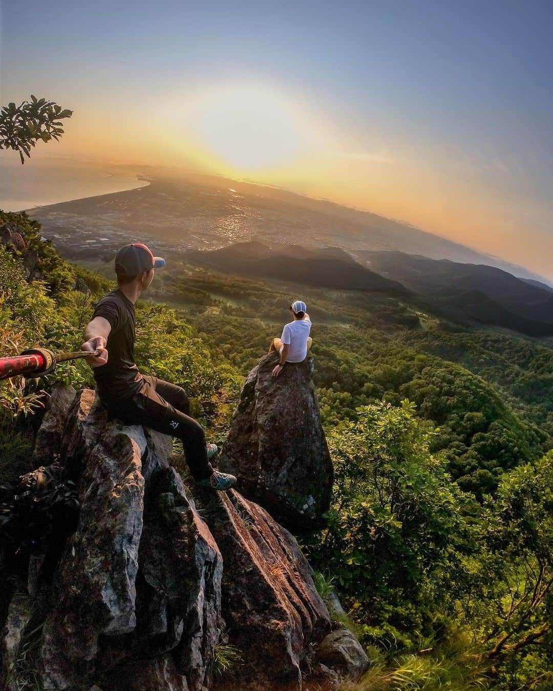 GoProさんのインスタグラム写真 - (GoProInstagram)「朝日を求め早朝から #銭函天狗山 でトレッキング。 自然が作り出した特等席から絶景とご来光を堪能 🌅#GoProLiveIt 📷 @takaloao ・ ・ ・ #GoPro #GoProJP #GoProのある生活 #トレッキング #北海道 #天狗山 #ご来光 #Sunrise #Hokkaido」7月22日 17時55分 - goprojp