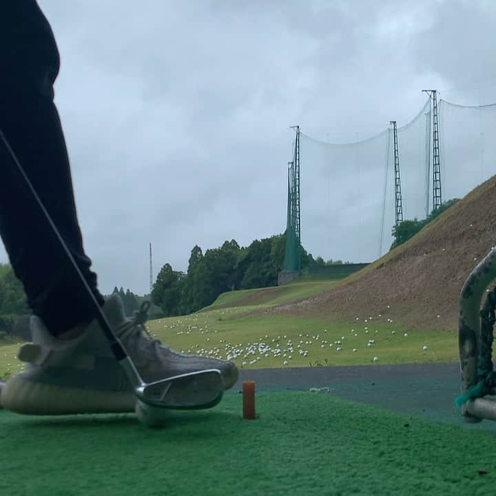小平智のインスタグラム：「低いショットの練習！笑 #低い球 #3番アイアン #小平智」