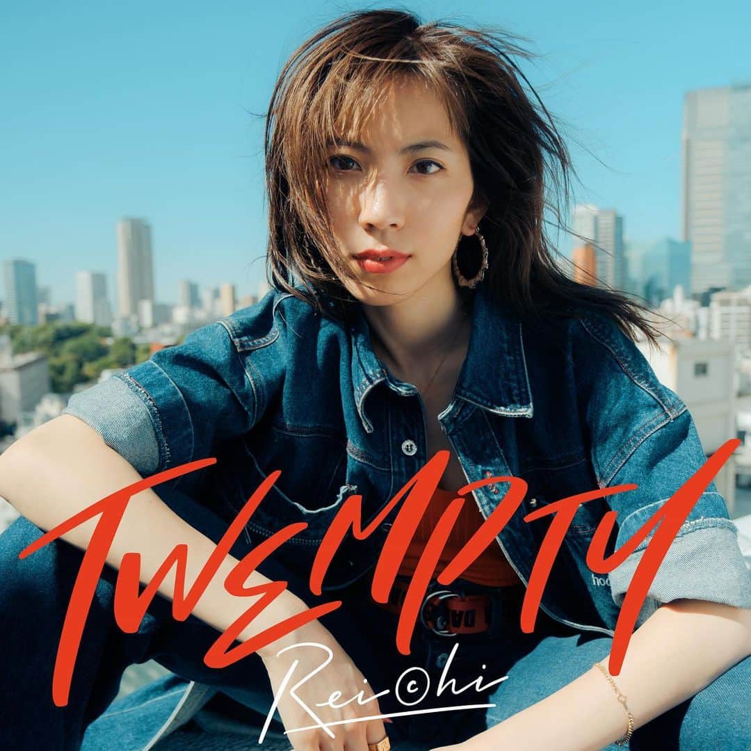 レイチのインスタグラム：「‪2020.08.19  "TWEMPTY"🚀☄️‬  ‪2nd mini‬ ‪アルバム発売します！‬ ‪「TWEMPTY」‬ ‪01.UCHIRA‬ ‪02.Excuse Boy‬ ‪03.Cheers‬ ‪04.Saucy‬ ‪05.skit‬ ‪06.Mommy‬ ‪07.#bowdown‬ ‪08.Goodbye,hello‬  ‪08.05(水)にsingle-UCHIRA ‬ ‪先行配信されます🔥‬ ‪皆お待たせー😭 自信は、だいぶあるよ。 私らしい作品が出来たので 皆に聞いてもらえると嬉しいです🙏🏻😌」