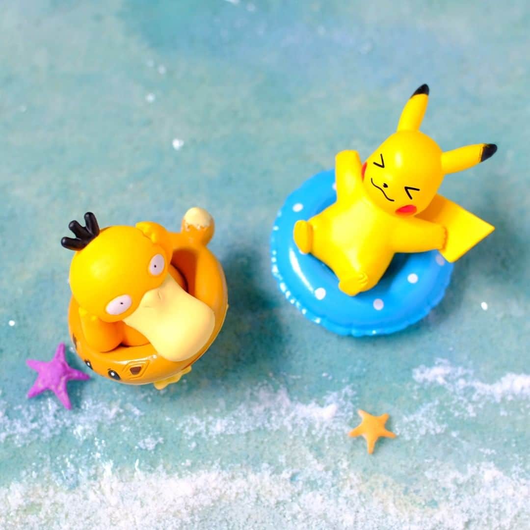 のインスタグラム：「【今日のピカチュウ】 明日は海の日だね🏖 浮き輪でぷかぷか🎵とっても楽しそう😆 #pikachu #psyduck #pokemon #pikachu_snap #photooftheday #Japan #seaday #sea #summer #ピカチュウ #コダック #ポケモン #海の日 #浮き輪 #夏 #海」