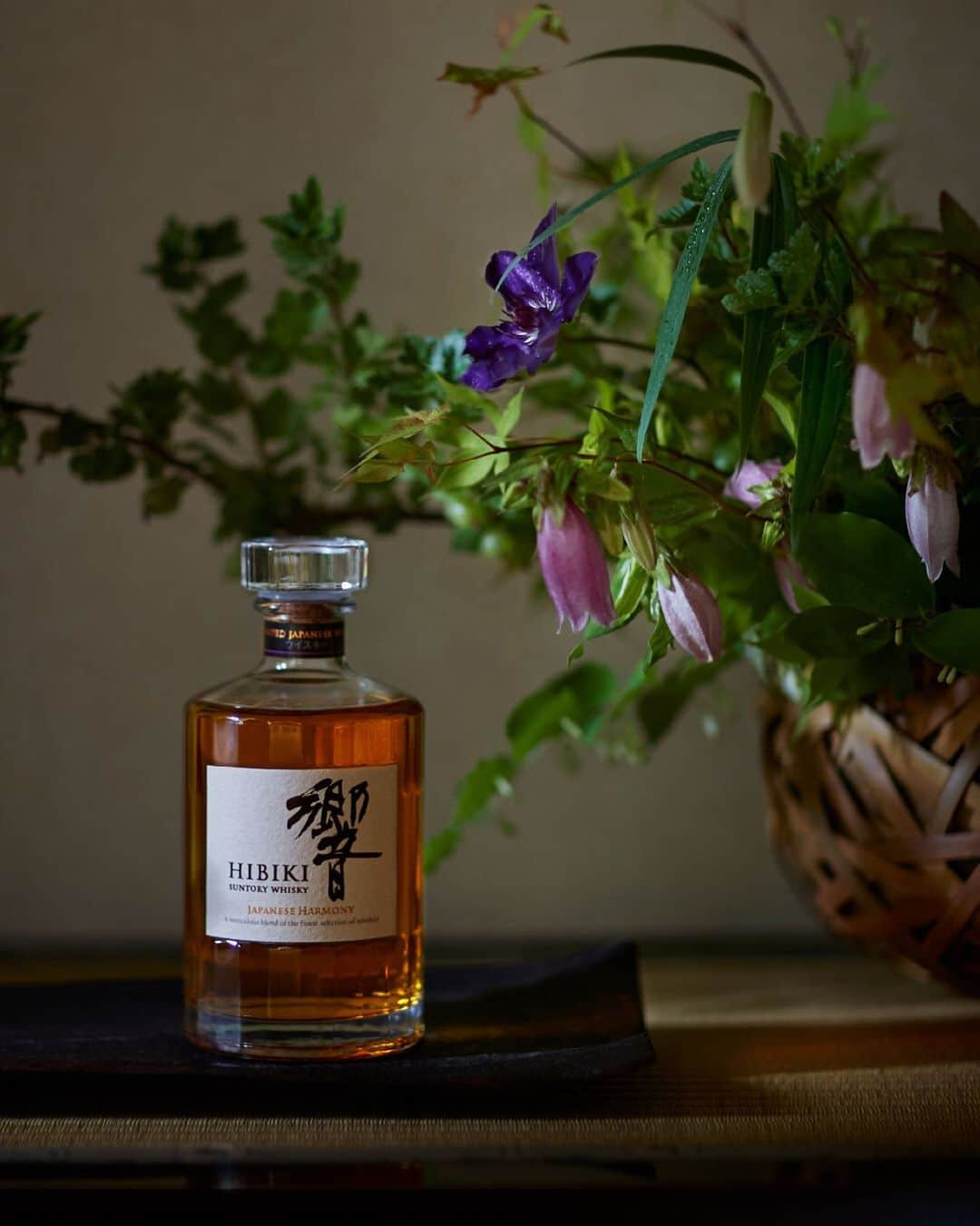 響 | SUNTORY WHISKY HIBIKIさんのインスタグラム写真 - (響 | SUNTORY WHISKY HIBIKIInstagram)「. HIBIKI TIME　～二十四節気・大暑～  暑さ極まる「大暑」を迎え、待ち焦がれるのは夕刻の涼風。 In the traditional Japanese calendar, July 22 of this year is the day of Taisho, when severe heat intensifies and people long for cool breezes in the evening.  #hibiki #響 #二十四節気 #24seasons #大暑 #taisho #夏 #盛夏 #summer #テッセン #ホタルブクロ  #クレマチス #clematis #flower #深紫 #deeppurple」7月22日 18時04分 - suntorywhisky_hibiki