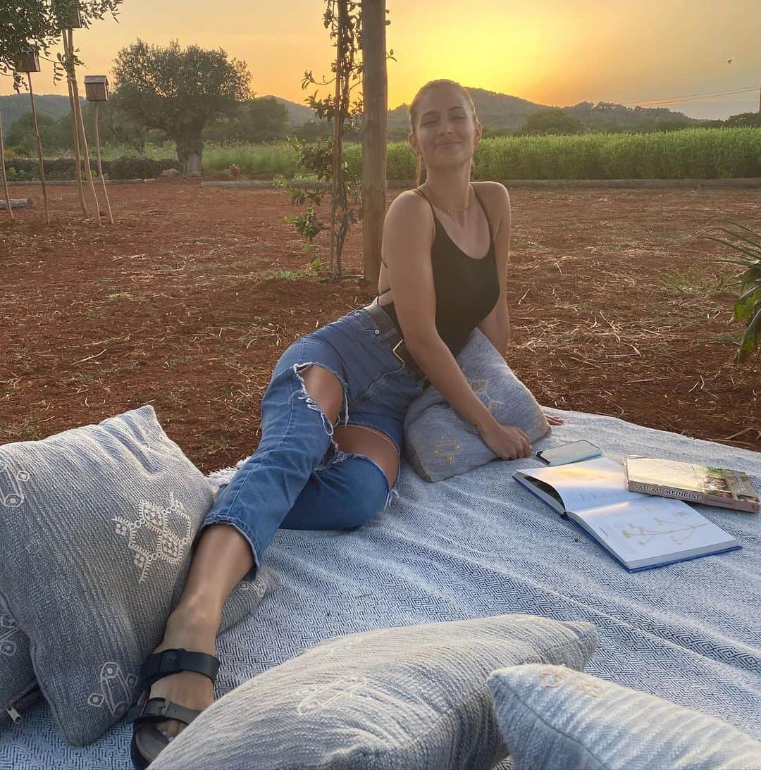 デシレ・コルデロ・フェレールのインスタグラム：「Atardeceres en @terramasiaibiza 🌄」