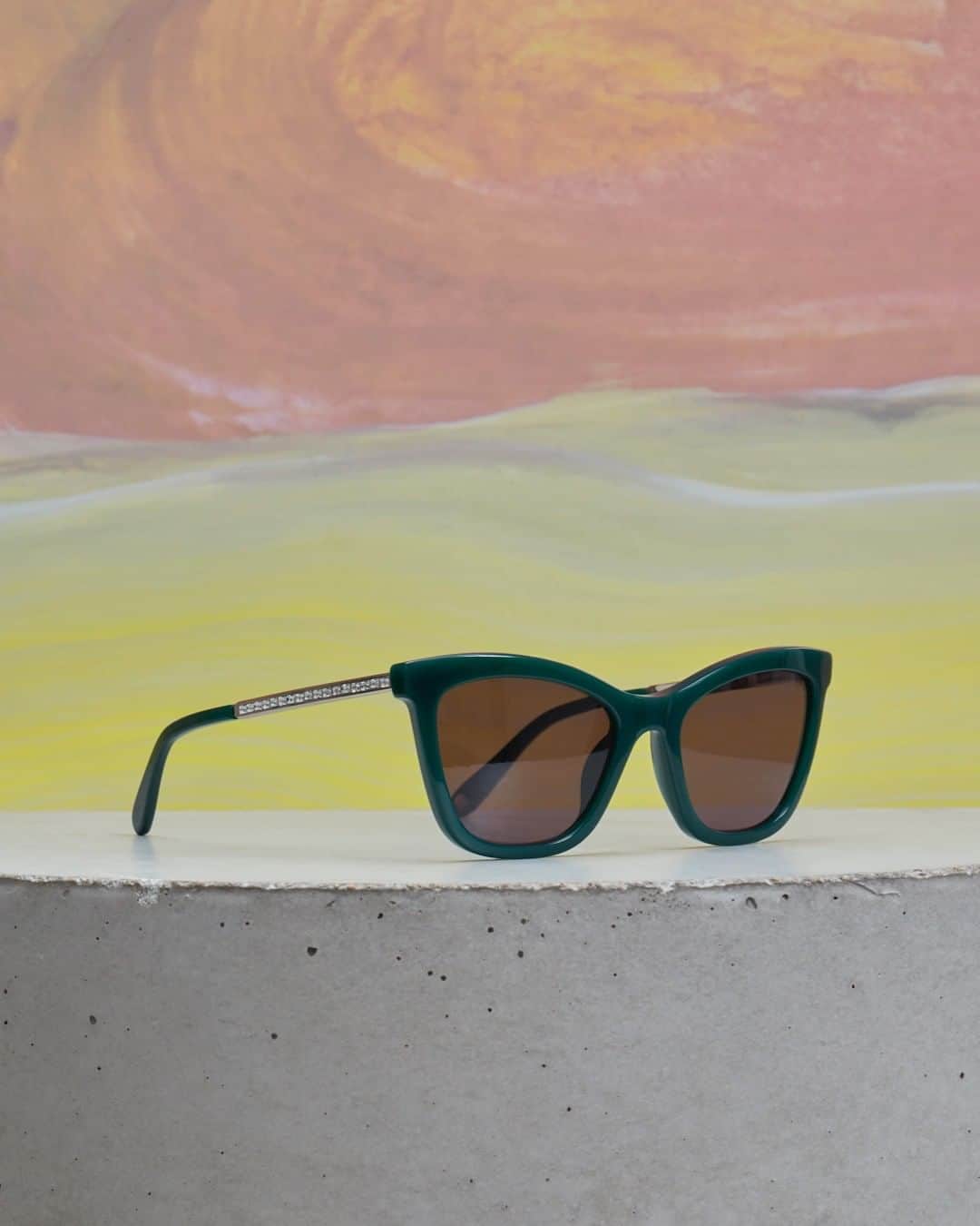 マルベリーさんのインスタグラム写真 - (マルベリーInstagram)「The Millie sunglasses have arrived in new season shades at mulberry.com. #MulberrySunglasses」7月22日 18時07分 - mulberryengland